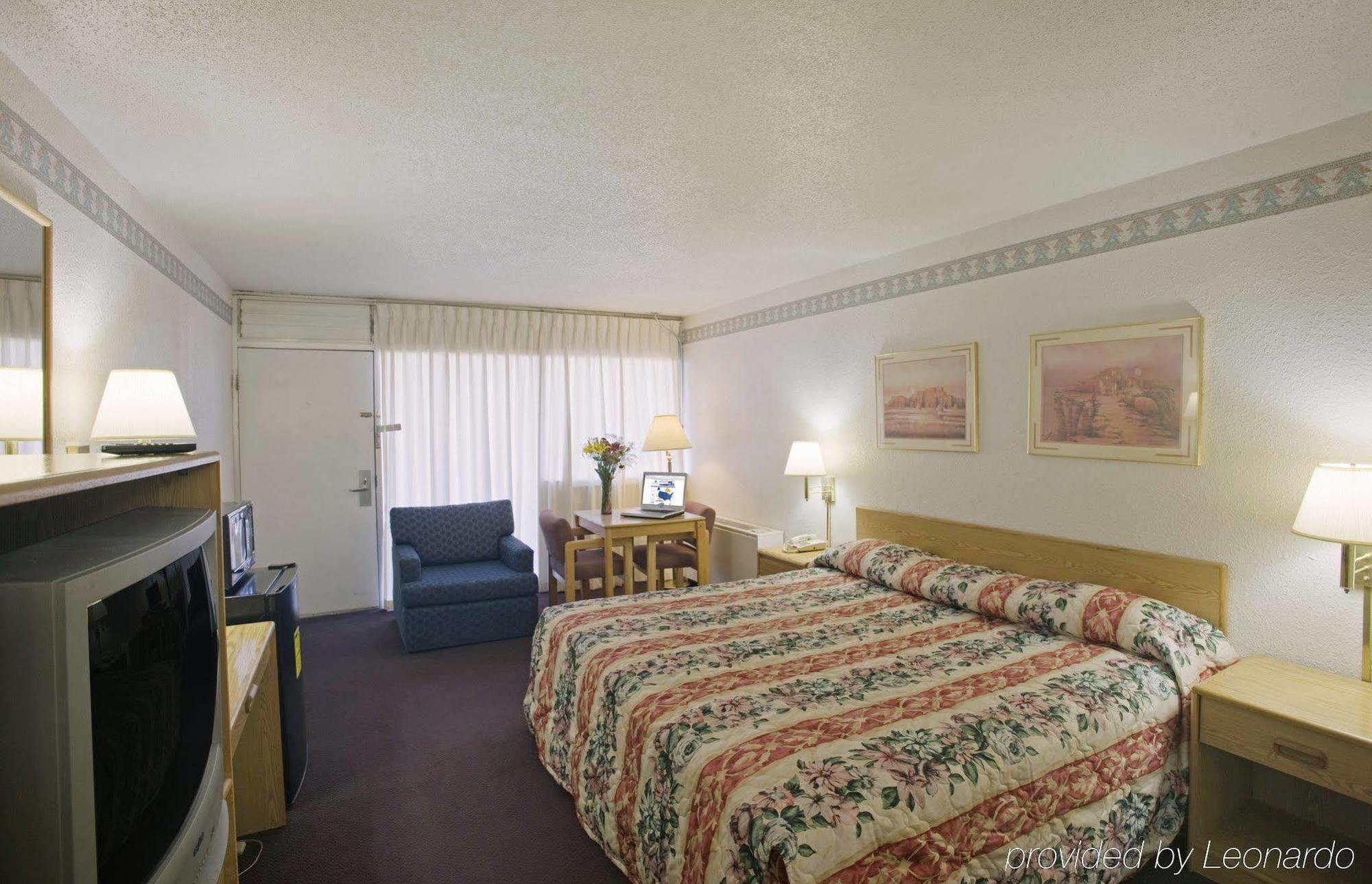 Econo Lodge Carlsbad Room photo